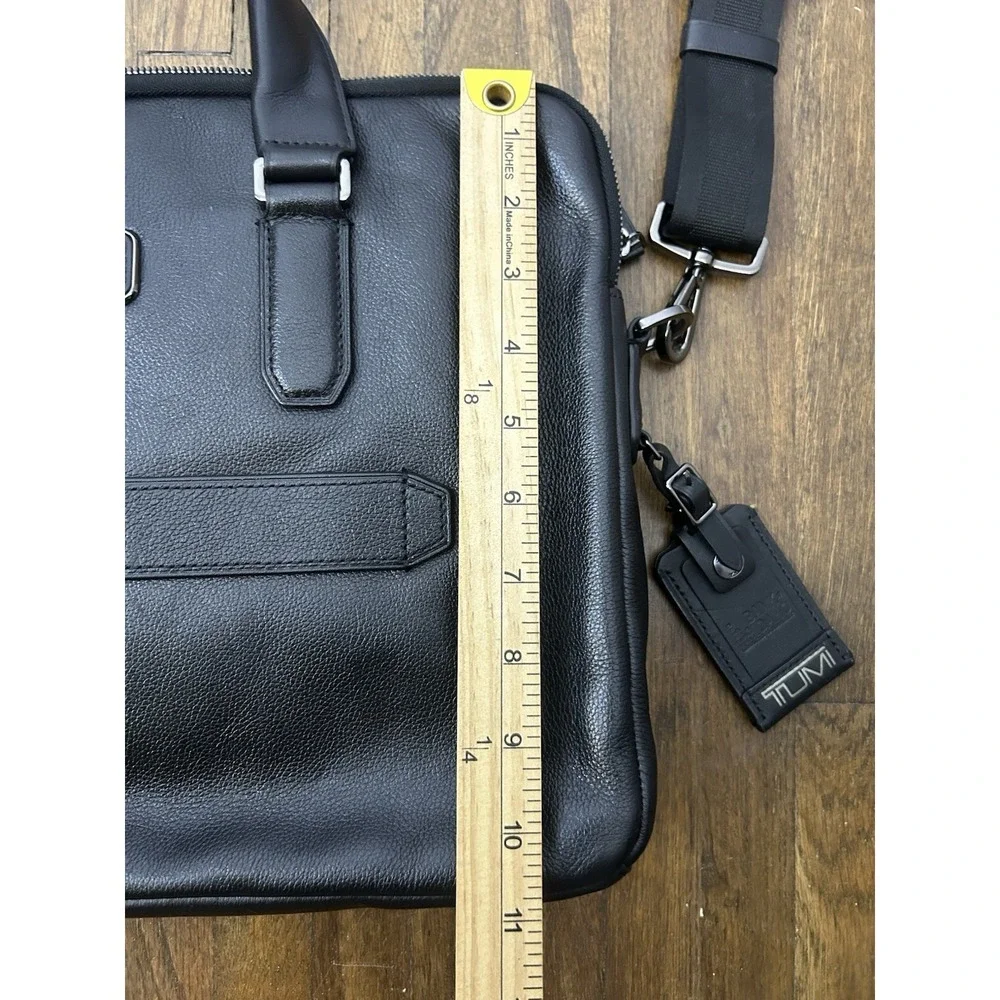 Tumi Harrison Seneca Slim Black Leather 15